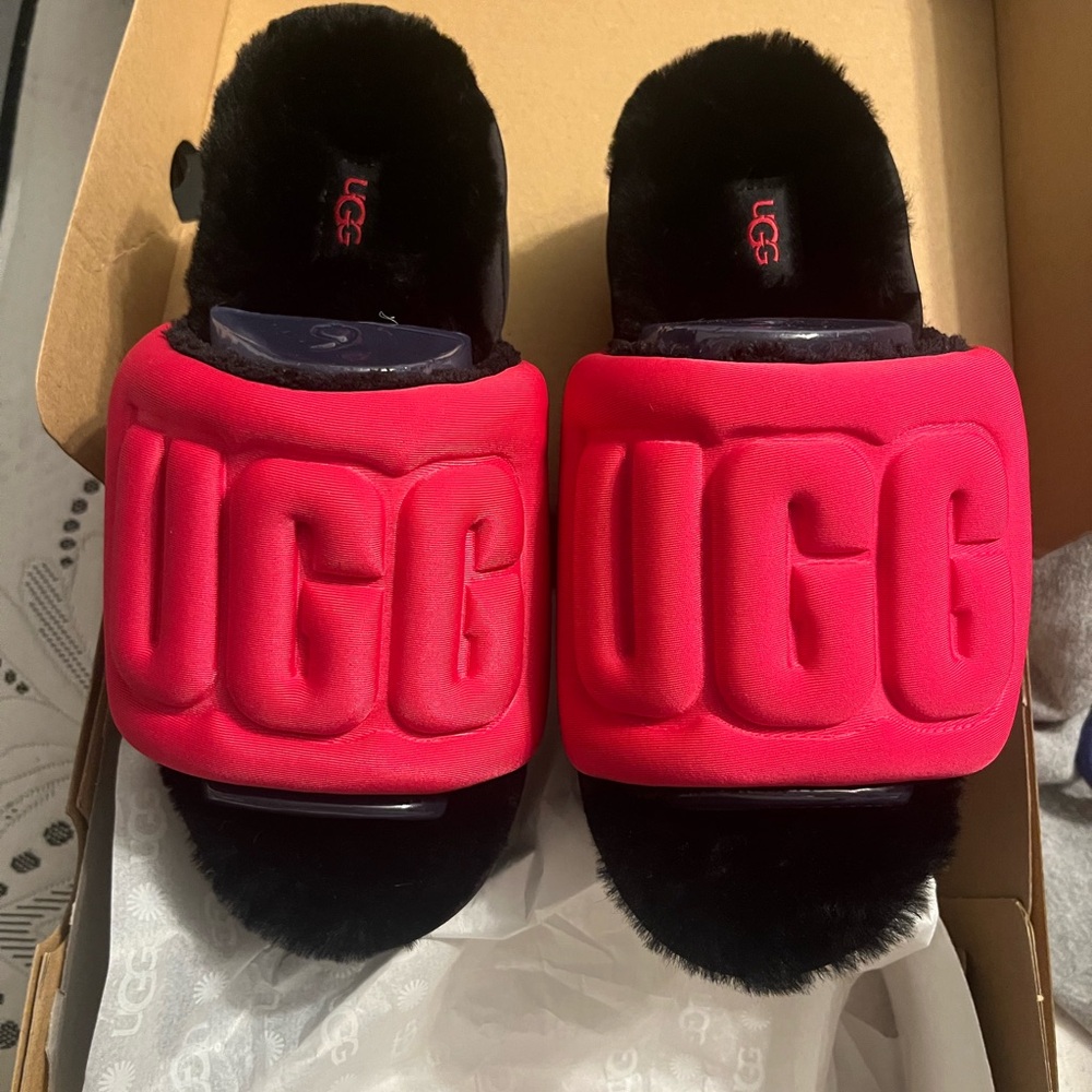 UGG Maxi graphic red slides